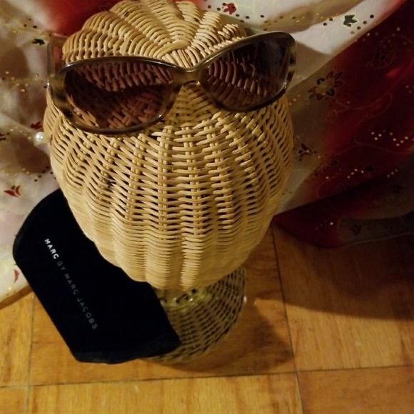 Authentic  Marc By Marc Jacobs Sunglasses - Picture 2 of 6